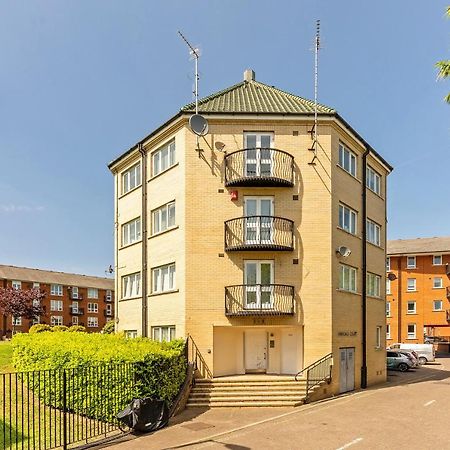 Stunning Aparment In Canada Water Apartment London Bagian luar foto