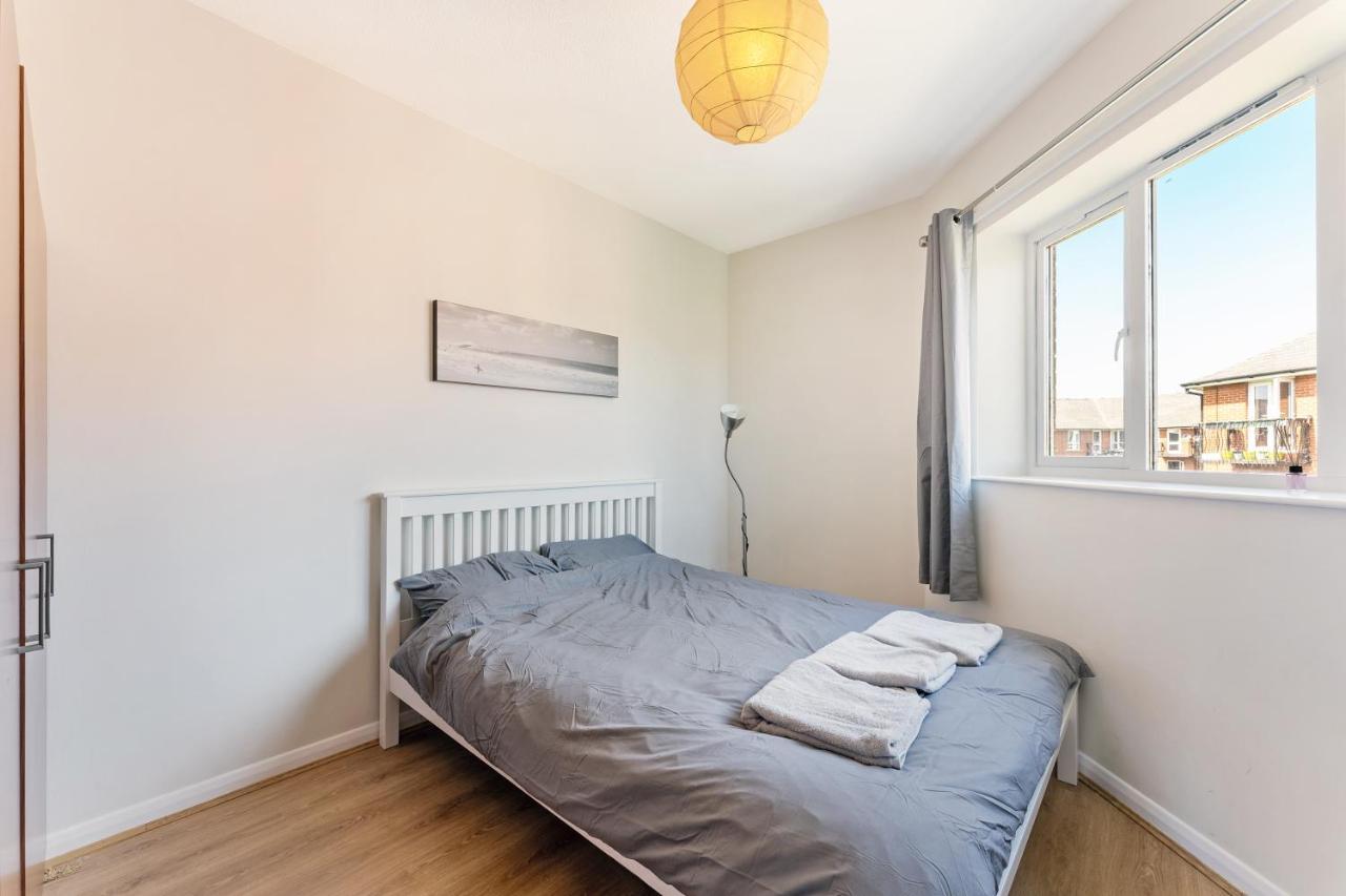Stunning Aparment In Canada Water Apartment London Bagian luar foto